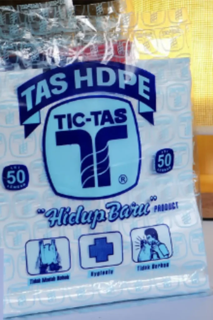 Tas dan kantong plastik merek TIC-TAS berbahan HDPE dan LLDPE, kuat, fleksibel, dan cocok untuk kebutuhan belanja, laundry, serta industri.